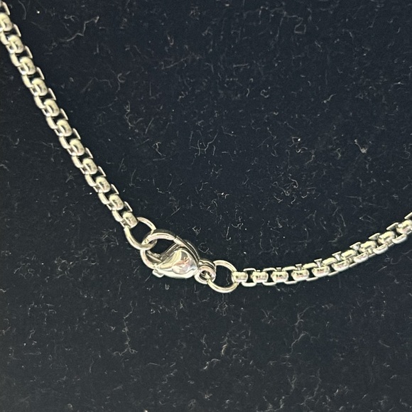 Moon and cat necklace - Picture 4 of 5